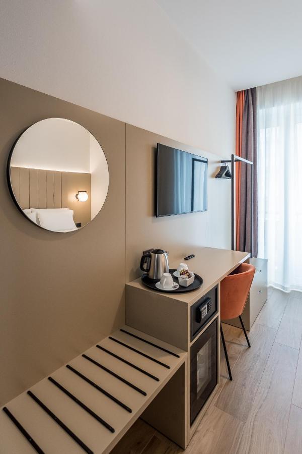 Bb Hotels Smarthotel Duomo Милан Экстерьер фото